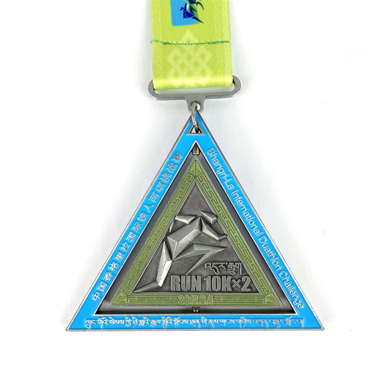 Gag brugerdefineret metal indgraveret cool sport emalje medalje triathlon medaljer 3d spinning medalje maraton